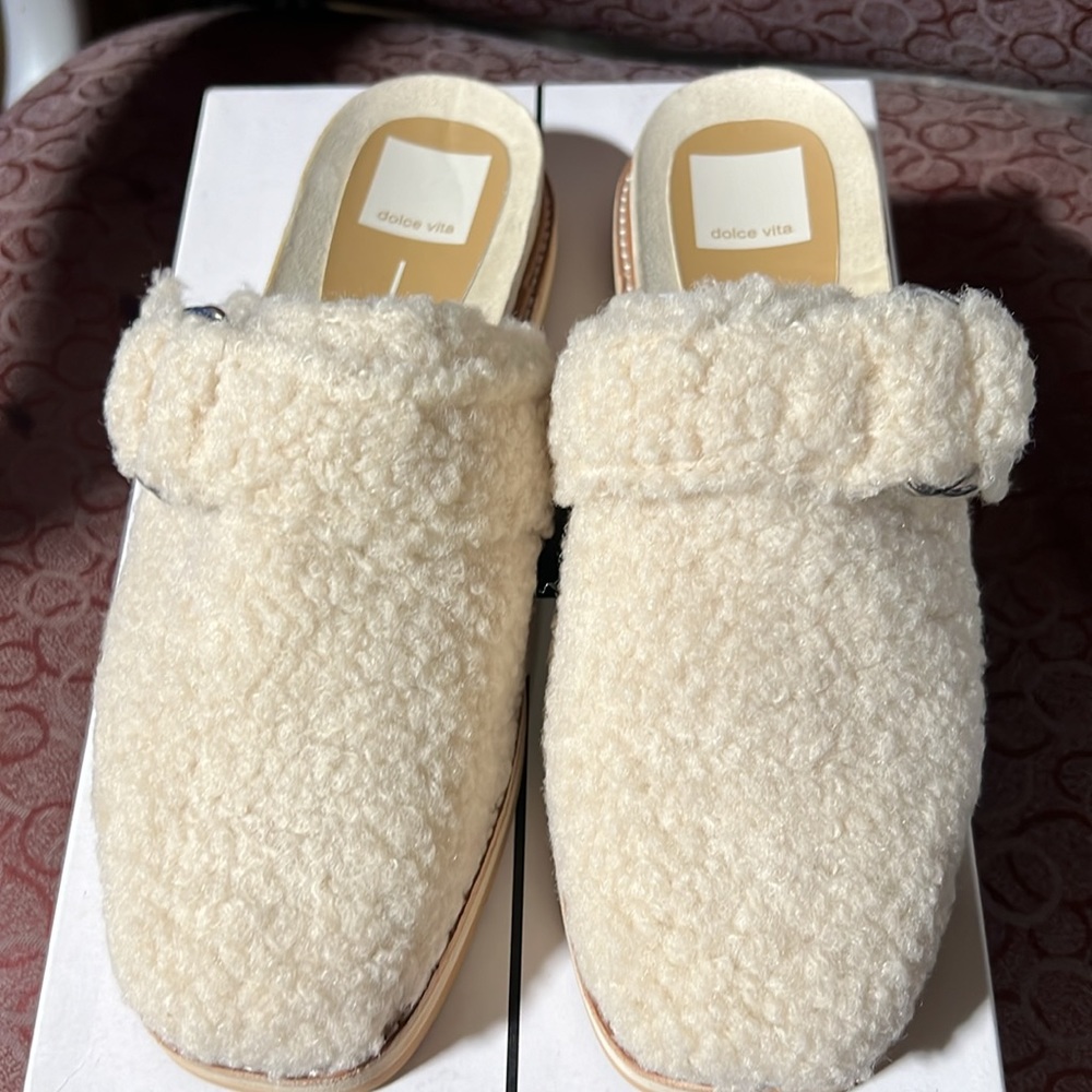 NIB Dolce Vita Shearling Mules - Size: 7.5. Sherpa outer w/buckle detail.